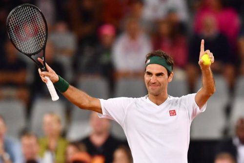 Roger Federer playing tennis again